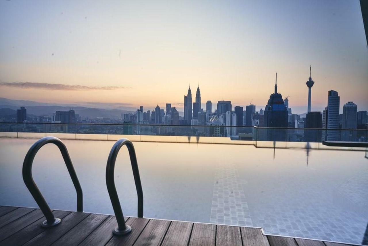 Klcc Inifinity Pool - The Regalia Residences & Suites By Kl Minsu Kuala Lumpur Exterior foto