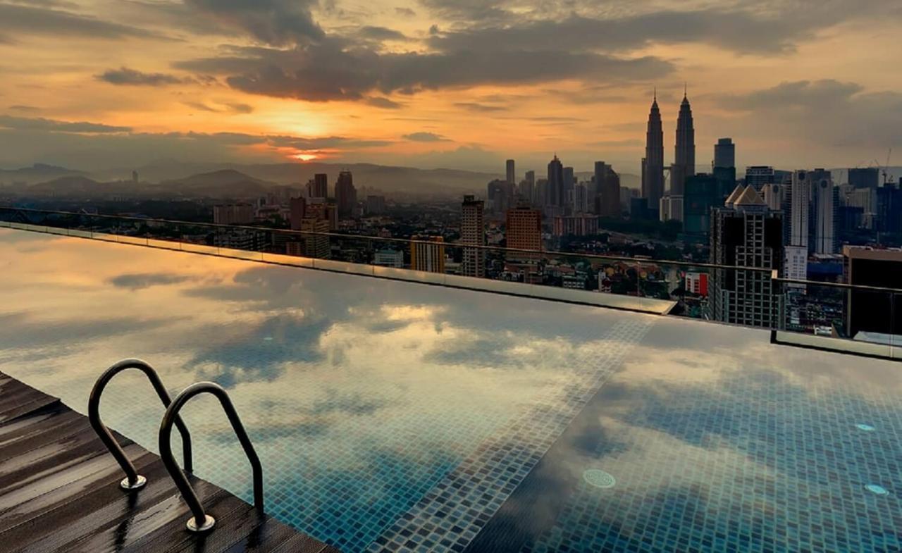 Klcc Inifinity Pool - The Regalia Residences & Suites By Kl Minsu Kuala Lumpur Exterior foto